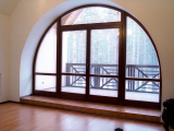 Ламинированые окна с аркой