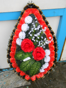 Венок ритуальный Севилия красно-белый (110 см)