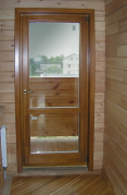 Одностворчатая деревянная входная дверь