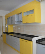 Готовый кухонный гарнитур в теплом желтом оттенке