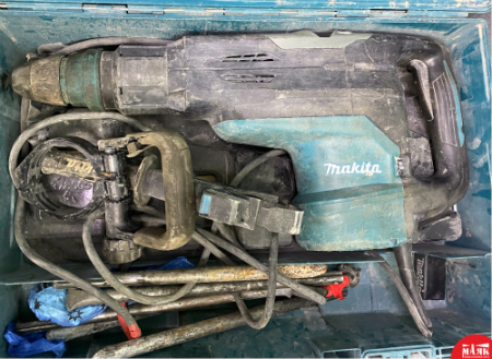 О2 Б/У Перфоратор Makita HR5202C КОР 123 №e00294174