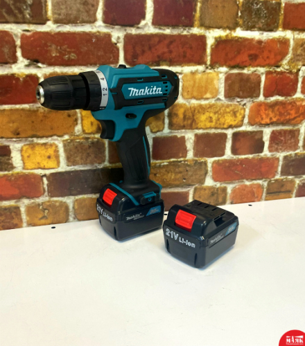 О10 Шуруповерт Makita 21 v 2 акб кейс 123 №К00007315