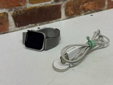 О9 Б/У Apple watch series 4 40mm 77% №e00460095